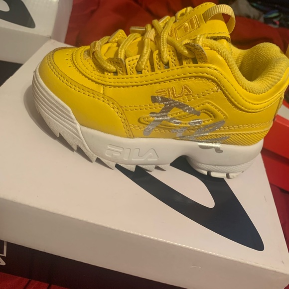 Filas - Picture 1 of 4